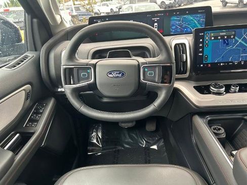 Certified 2025 Ford Expedition Active image 8