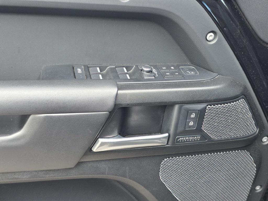Used 2022 Land Rover Defender 110 V8 AWD/4WD image 33