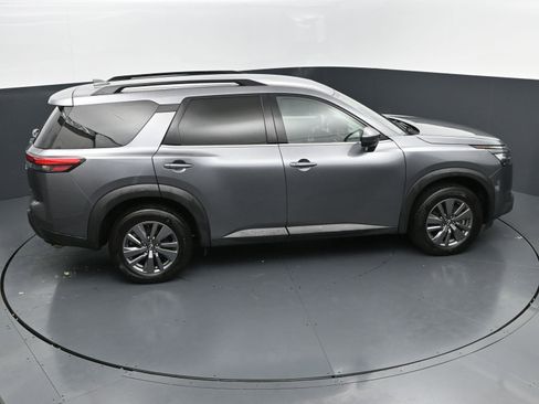 Used 2025 Nissan Pathfinder SV AWD/4WD image 32