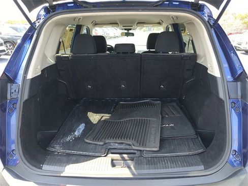 Used 2021 Nissan Rogue S image 11