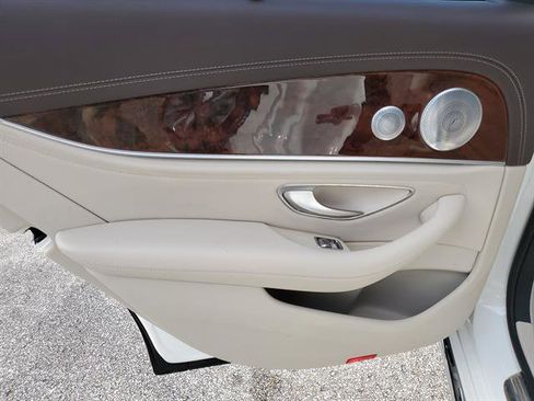 Used 2018 Mercedes-Benz E 400 4MATIC Wagon image 34