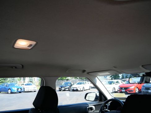 Used 2020 Hyundai Venue SE FWD image 29