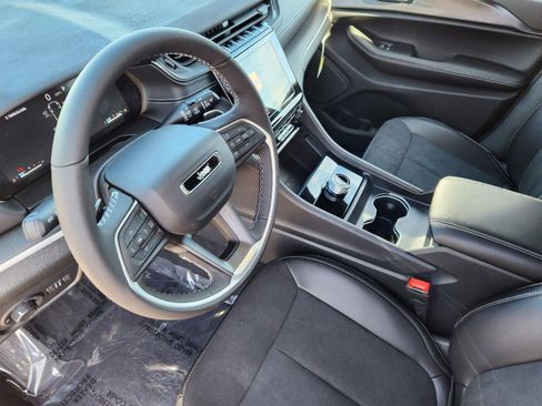 New 2025 Jeep Grand Cherokee L Altitude image 13