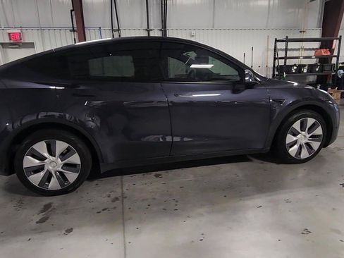Used 2024 Tesla Model Y Long Range AWD/4WD image 9