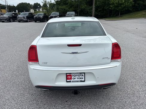 Used 2018 Chrysler 300 C w/ Safetytec Plus Group RWD image 4