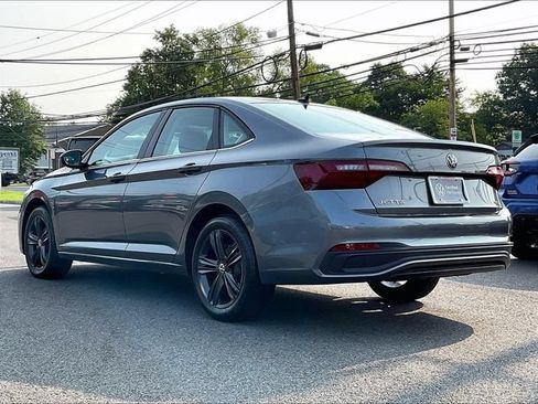 Used 2022 Volkswagen Jetta SE FWD image 3