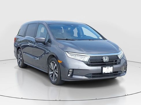 Used 2024 Honda Odyssey Touring image 3