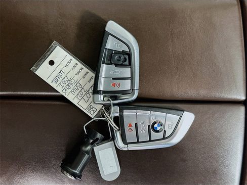 Used 2021 BMW 750i xDrive w/ Executive Package image 36