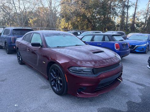 Used 2019 Dodge Charger R/T w/ Blacktop Package image 2