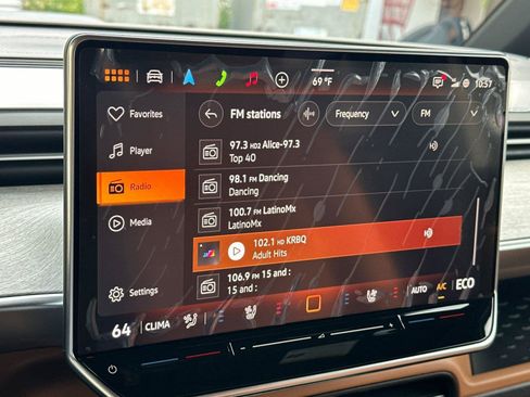 New 2025 Volkswagen ID. Buzz Pro S RWD image 18