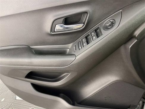 Used 2019 Chevrolet Trax LT w/ Redline Edition image 23