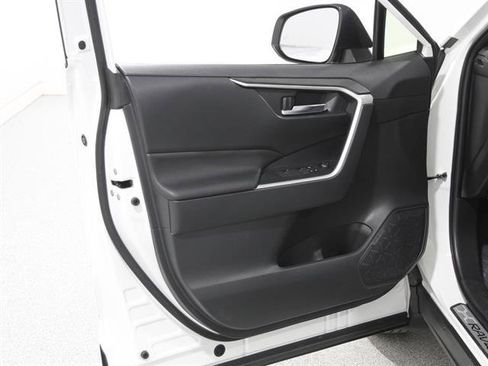 Used 2023 Toyota RAV4 SE image 4