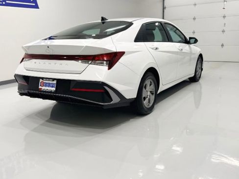 Used 2024 Hyundai Elantra SE FWD image 13