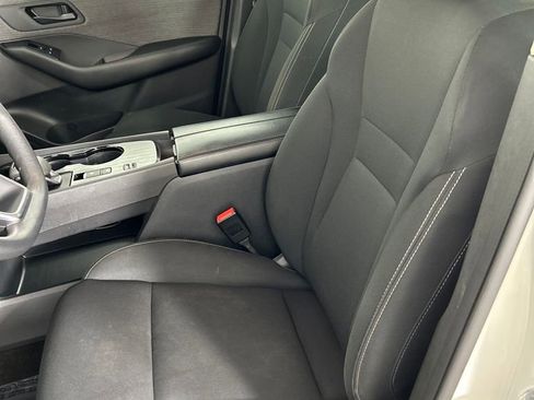 Used 2023 Nissan Rogue S image 11