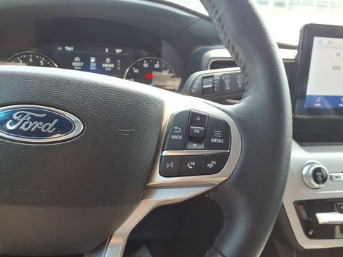 Used 2024 Ford Explorer XLT w/ Equipment Group 202A AWD/4WD image 18