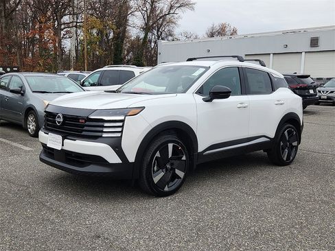 New 2026 Nissan Kicks SR w/ Cold Weather Package image 2