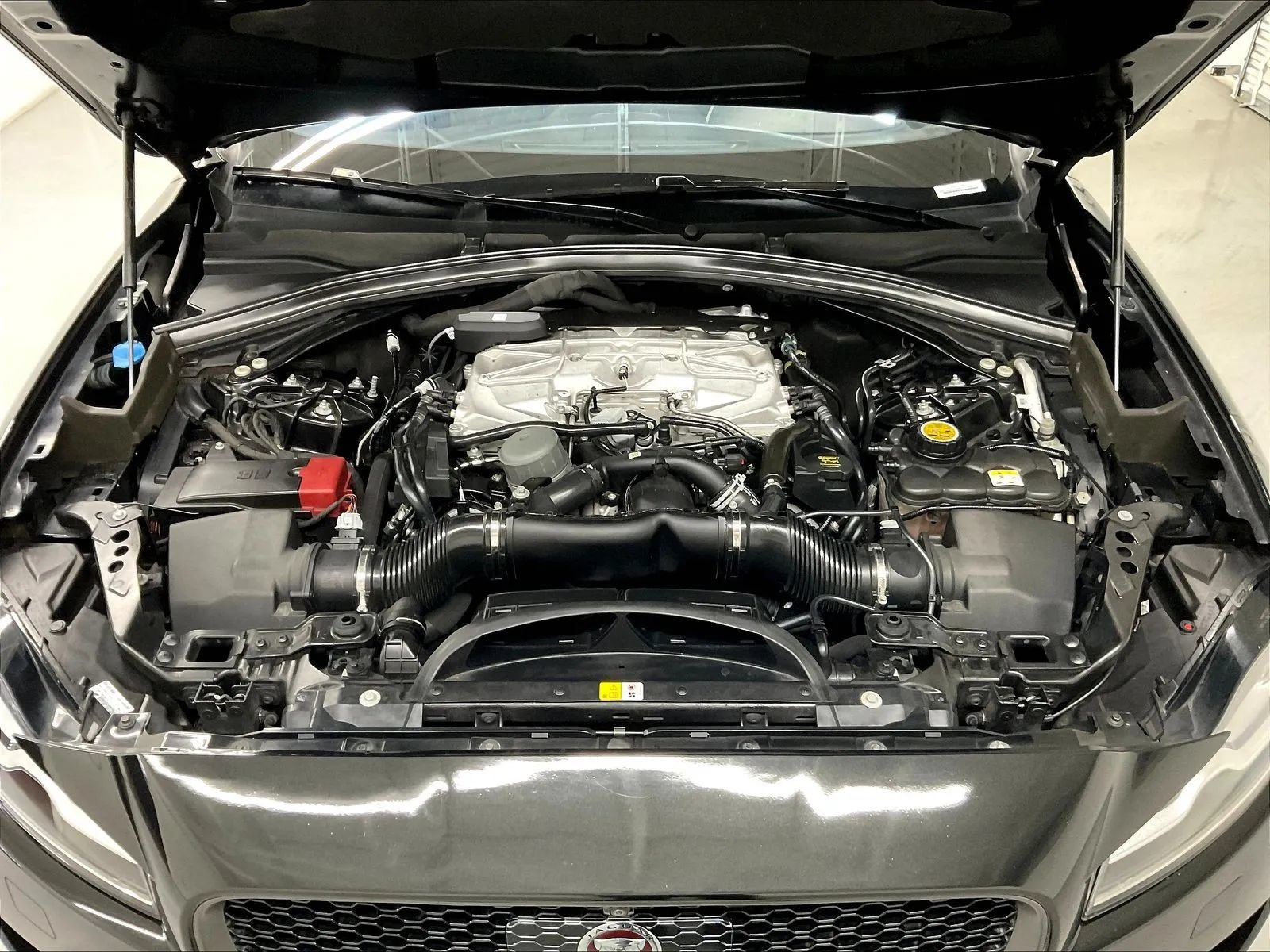 Used 2020 Jaguar F-PACE SVR AWD/4WD image 32