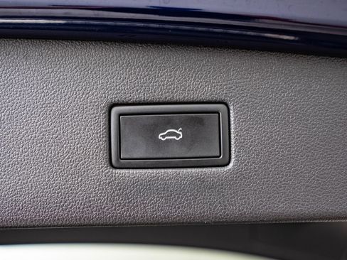 Used 2023 Volkswagen Tiguan SE w/ Panoramic Sunroof Package FWD image 22