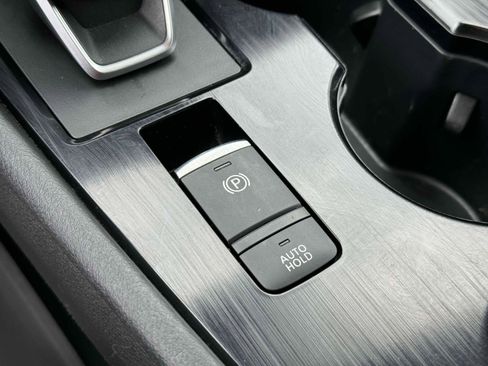 Used 2023 Nissan Rogue SV image 16