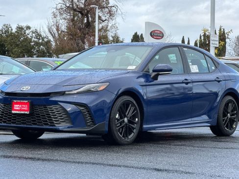 New 2026 Toyota Camry SE image 2