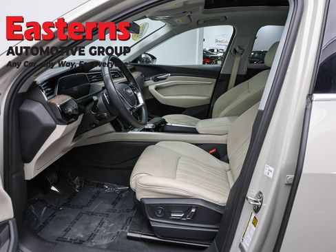 Used 2019 Audi e-tron Prestige w/ Prestige Package AWD/4WD image 14