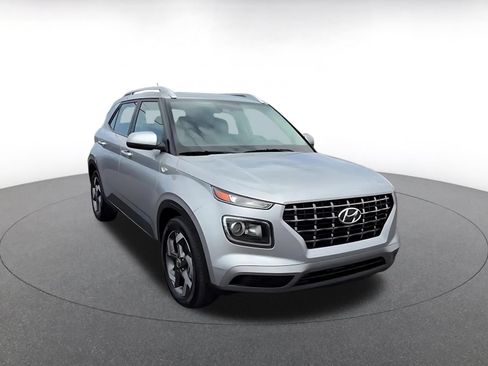 Used 2026 Hyundai Venue SEL FWD image 3