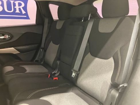 Used 2017 Jeep Cherokee Sport w/ Trailer Tow Group AWD/4WD image 31