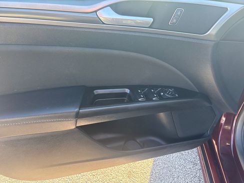 Used 2017 Ford Fusion SE w/ Equipment Group 201A image 15