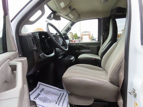 Used 2025 Chevrolet Express 3500 LT image 17