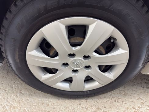 Used 2011 Toyota Camry LE image 32