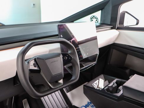Used 2024 Tesla Cybertruck AWD Crew Cab image 20