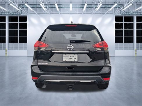 Used 2017 Nissan Rogue S image 5
