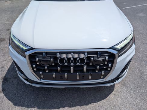 Used 2025 Audi Q7 3.0T Premium Plus w/ Premium Plus Package AWD/4WD image 12