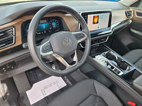 Used 2025 Volkswagen Atlas SE FWD image 10