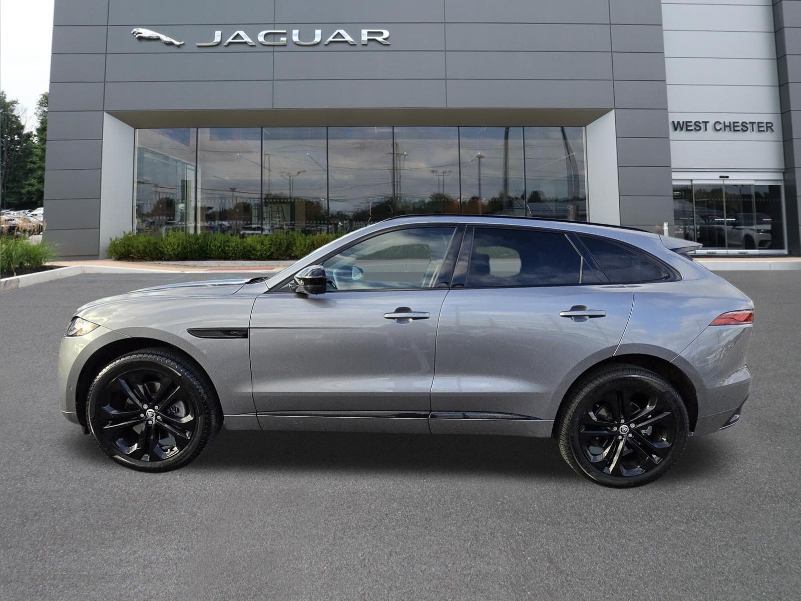 Certified 2026 Jaguar F-PACE R-Dynamic S AWD/4WD image 5