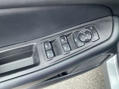 Used 2020 Ford Edge SE image 13