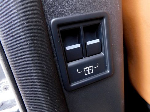 Used 2017 Land Rover Discovery HSE Luxury image 26