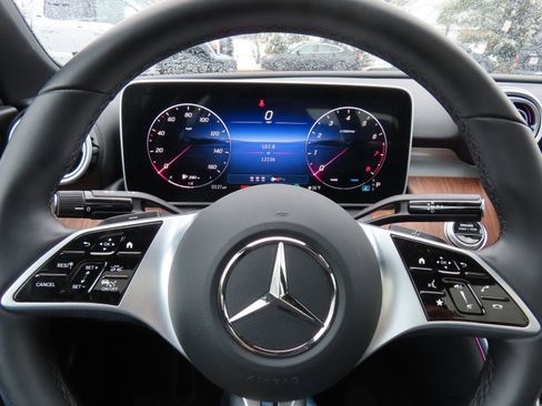 Used 2025 Mercedes-Benz C 300 4MATIC Sedan image 19