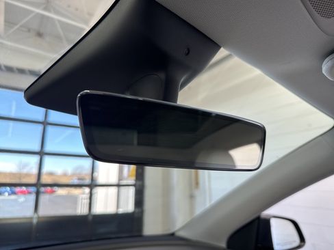 Used 2021 Tesla Model Y Long Range image 27