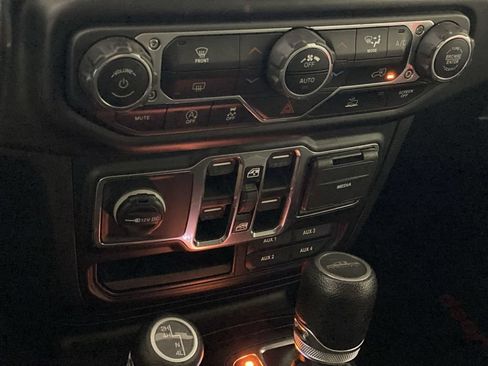 Used 2021 Jeep Gladiator Sport AWD/4WD image 22