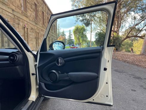 Used 2015 MINI Cooper 4-Door Hardtop image 14