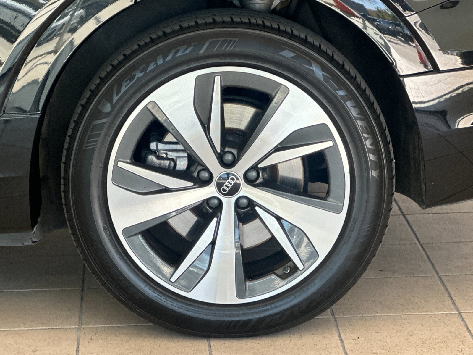 Used 2024 Audi Q8 e-tron Premium Plus AWD/4WD image 24