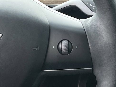 Used 2023 Tesla Model Y Long Range image 15