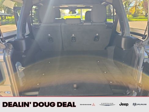 Used 2024 Jeep Wrangler Unlimited image 23