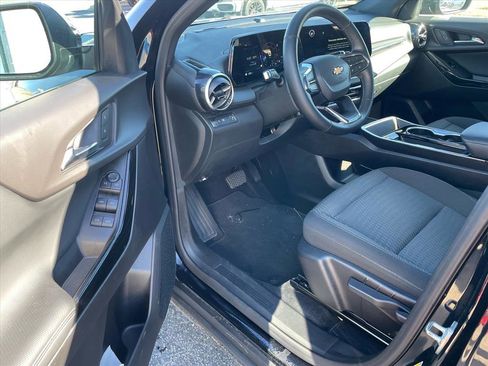 Used 2025 Chevrolet Equinox LT image 4