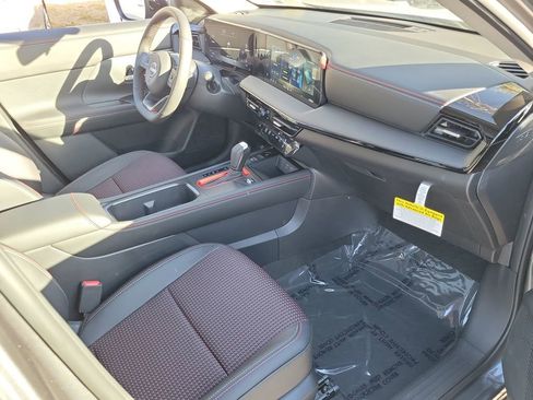 New 2026 Nissan Kicks SR w/ SR Premium Package FWD image 11