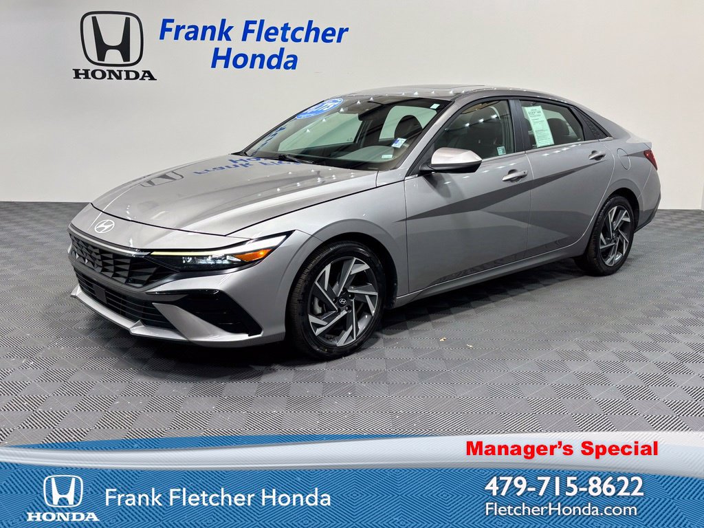 Used 2025 Hyundai Elantra SEL FWD image 1