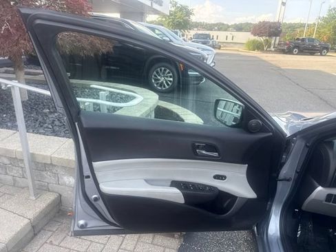 Used 2016 Acura ILX FWD image 9