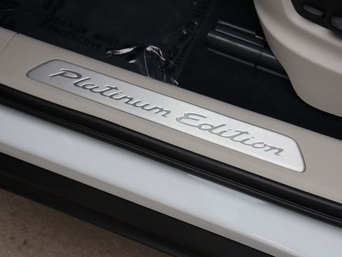 Used 2022 Porsche Cayenne Platinum Edition image 45