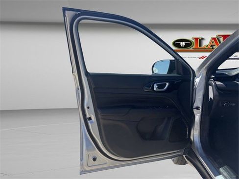 New 2026 Jeep Compass Latitude image 10